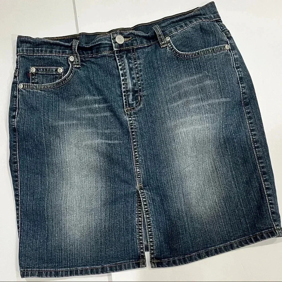 Vintage Z. Cavaricci 80s-90’s Retro Denim mini Skirt with front split So cool! - Picture 9 of 9